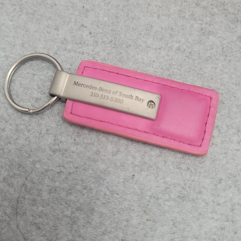 Mercedes Benz Pink leather car key ring chain holder - Picture 5 of 6